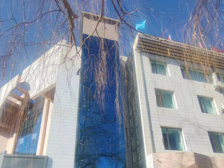 不想爬楼困难，想要在旧楼安装电梯？这几个问题注意！